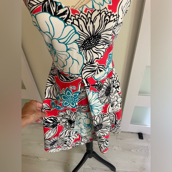 ⭐️ Soprano colorful medium dress EUC 🥰 - Picture 5 of 6